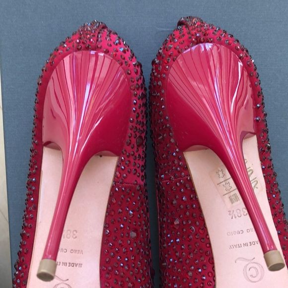 Alexander McQueen Red Crystal Pumps - Picture 4 of 6